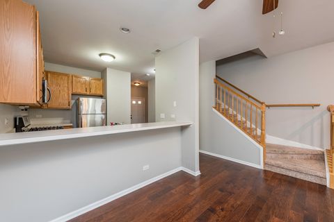 Tiny photo for 2879 Falling Waters Drive #2879, Lindenhurst, IL 60046 (MLS # 12601018)