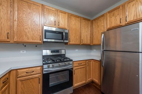 Tiny photo for 2879 Falling Waters Drive #2879, Lindenhurst, IL 60046 (MLS # 12601018)