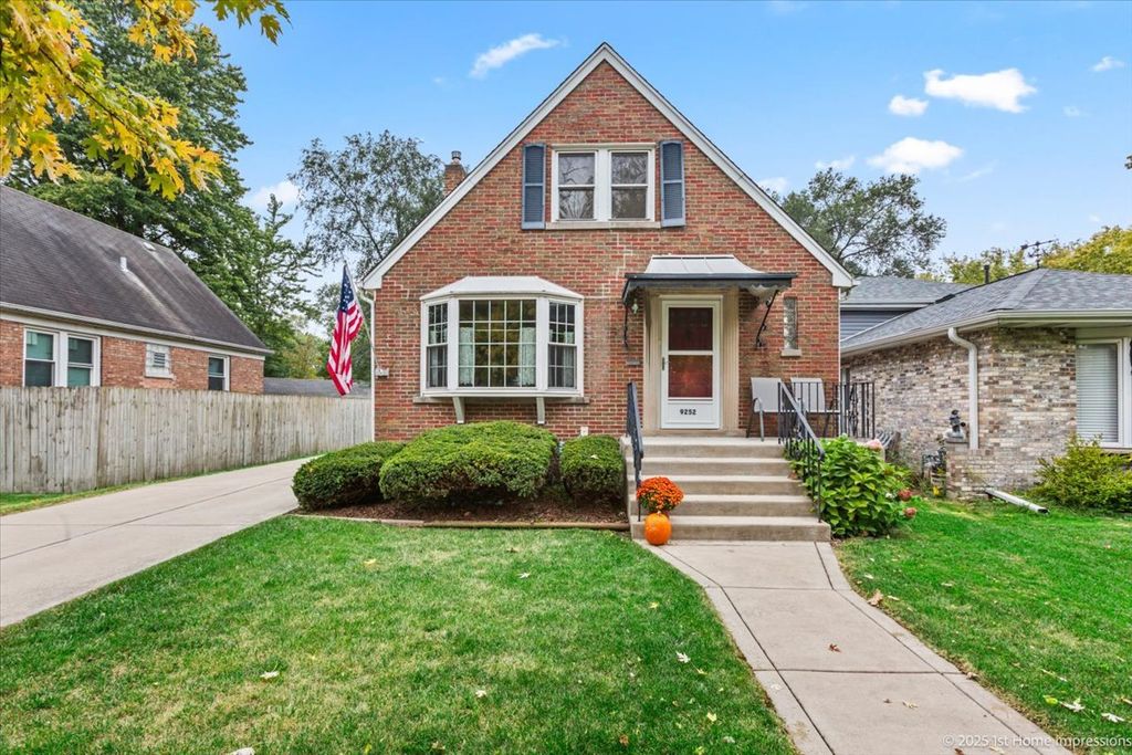 Photo for 9252 S Sawyer Avenue, Evergreen Park, IL 60805 (MLS # 12494686)