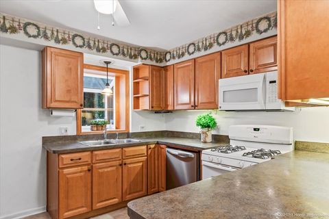 Tiny photo for 9252 S Sawyer Avenue, Evergreen Park, IL 60805 (MLS # 12494686)