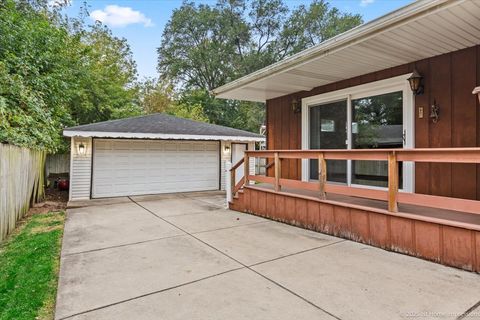 Tiny photo for 9252 S Sawyer Avenue, Evergreen Park, IL 60805 (MLS # 12494686)