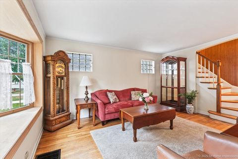 Tiny photo for 9252 S Sawyer Avenue, Evergreen Park, IL 60805 (MLS # 12494686)