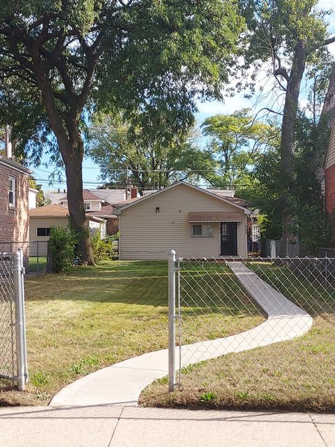 8153 S Calumet Avenue Chicago IL 60619