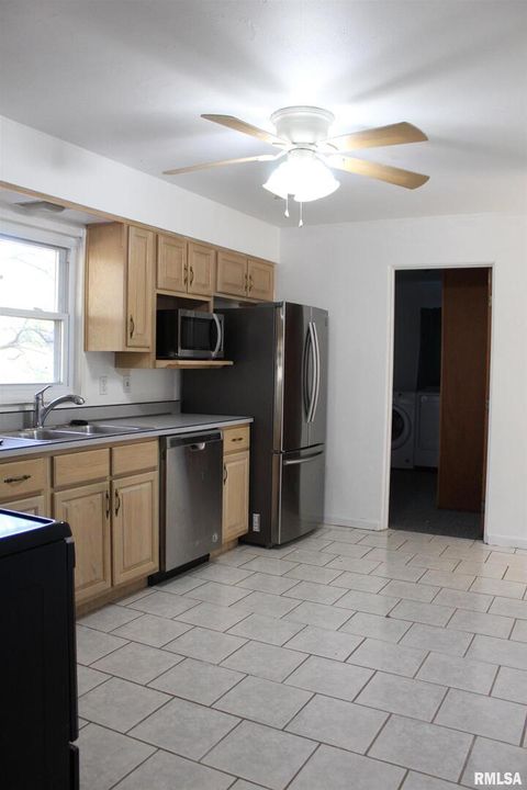 Tiny photo for 8 NORTHBROOK Drive, Mt Vernon, IL 62864 (MLS # EB460552)