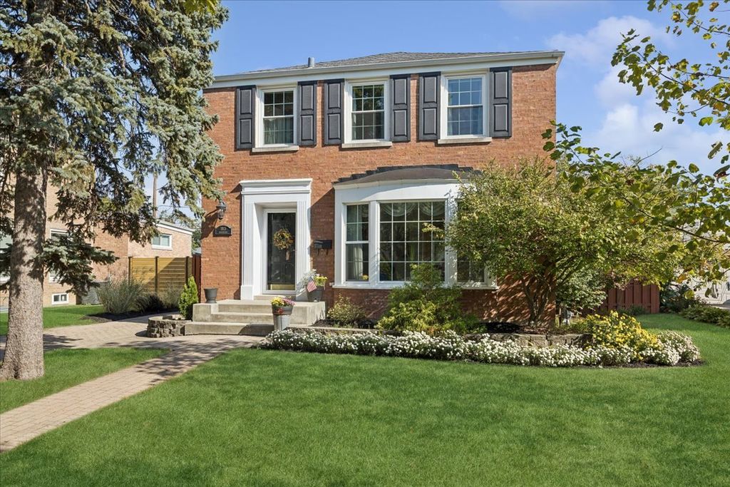 Photo for 1813 Manchester Avenue, Westchester, IL 60154 (MLS # 12498756)