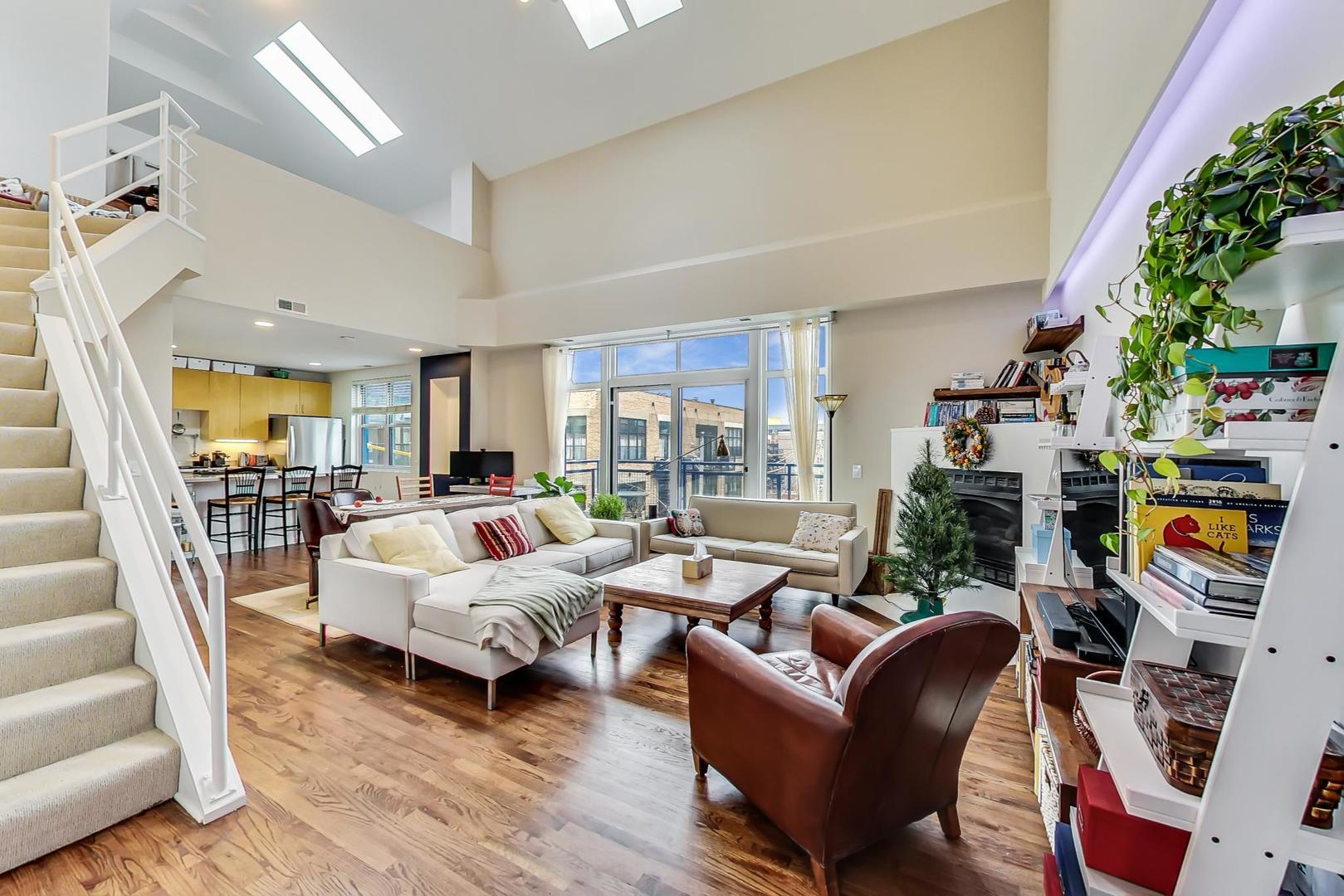 2251 W St Paul Avenue 4C