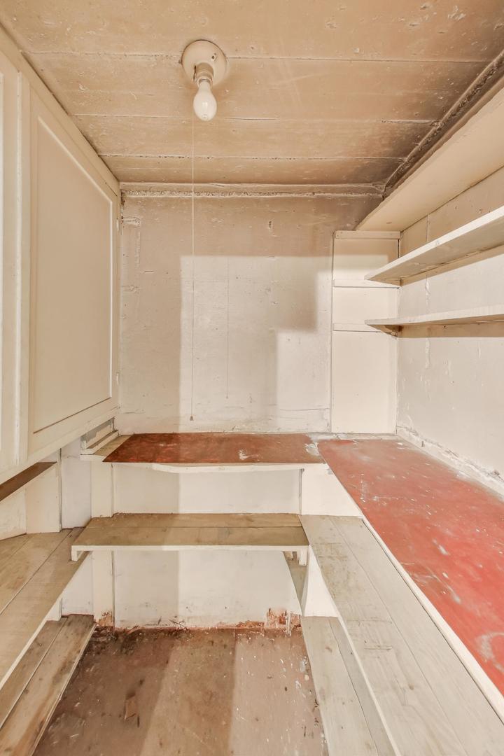 6120 W Newport Avenue