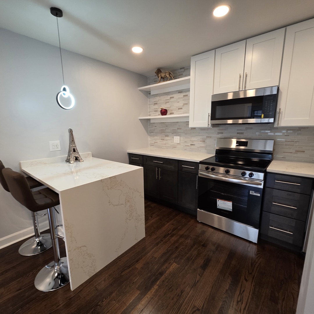 420 W Aldine Avenue 529