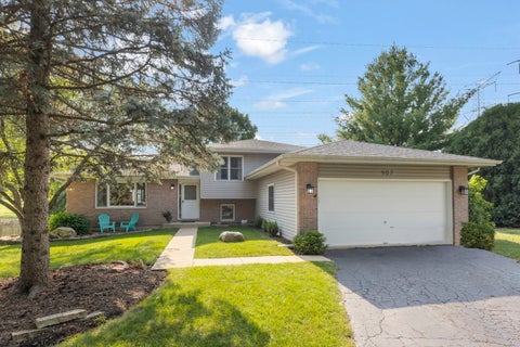 Photo of 907 Wescott Road, Bolingbrook, IL 60440 (MLS # 12708773)
