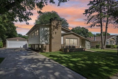 Photo of 195 7th Street, Wheeling, IL 60090 (MLS # 12452519)