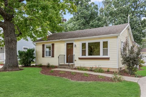 Photo of 17914 W Twin Lakes Boulevard, Grayslake, IL 60030 (MLS # 12462780)
