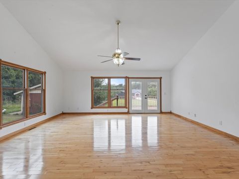 Tiny photo for 1610 Wisconsin Street, Le Claire, IA 52753 (MLS # 12590684)