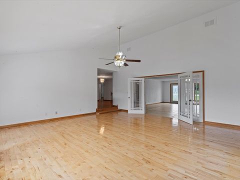 Tiny photo for 1610 Wisconsin Street, Le Claire, IA 52753 (MLS # 12590684)