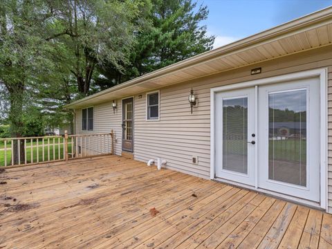 Tiny photo for 1610 Wisconsin Street, Le Claire, IA 52753 (MLS # 12590684)