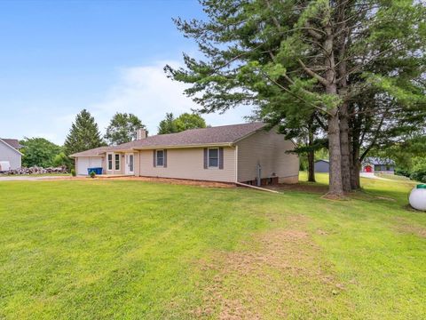 Tiny photo for 1610 Wisconsin Street, Le Claire, IA 52753 (MLS # 12590684)