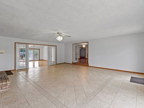 Tiny photo for 1610 Wisconsin Street, Le Claire, IA 52753 (MLS # 12590684)