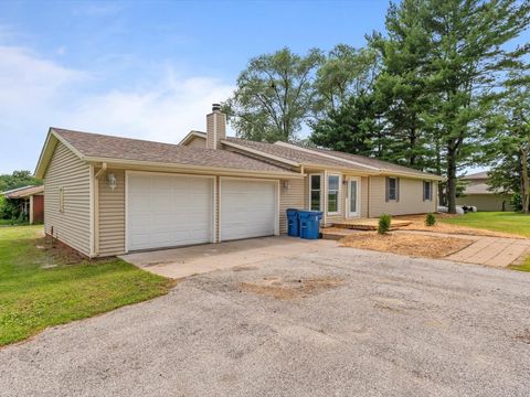 Tiny photo for 1610 Wisconsin Street, Le Claire, IA 52753 (MLS # 12590684)