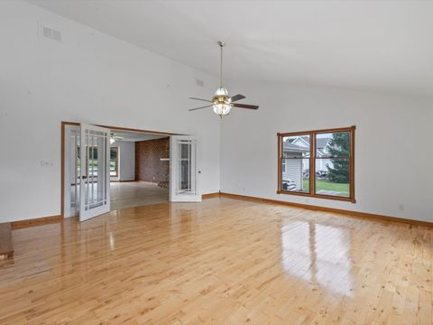 Tiny photo for 1610 Wisconsin Street, Le Claire, IA 52753 (MLS # 12590684)