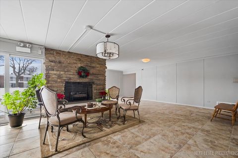 Tiny photo for 127 N Wolf Road #60A, Wheeling, IL 60090 (MLS # 12553512)