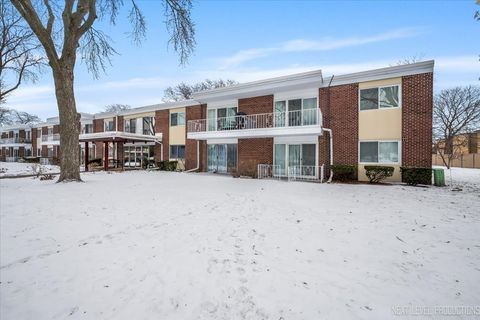 Tiny photo for 127 N Wolf Road #60A, Wheeling, IL 60090 (MLS # 12553512)