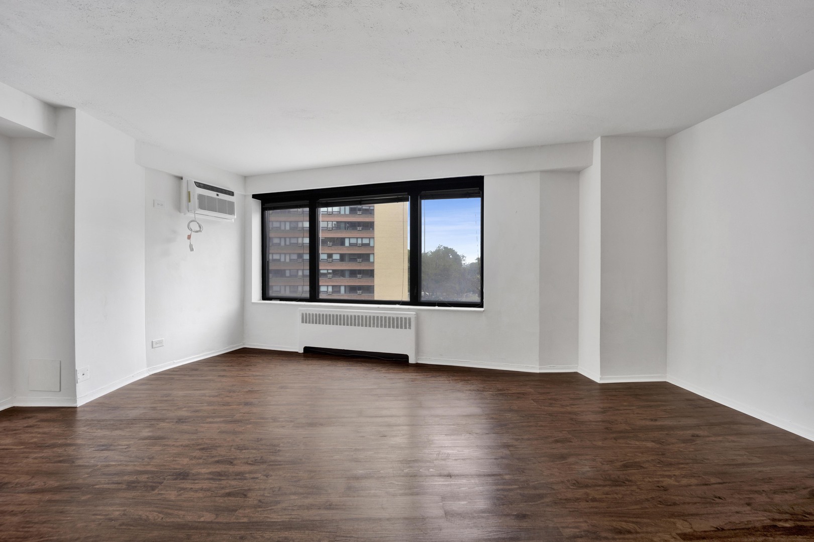 3100 N Lake Shore Drive 413