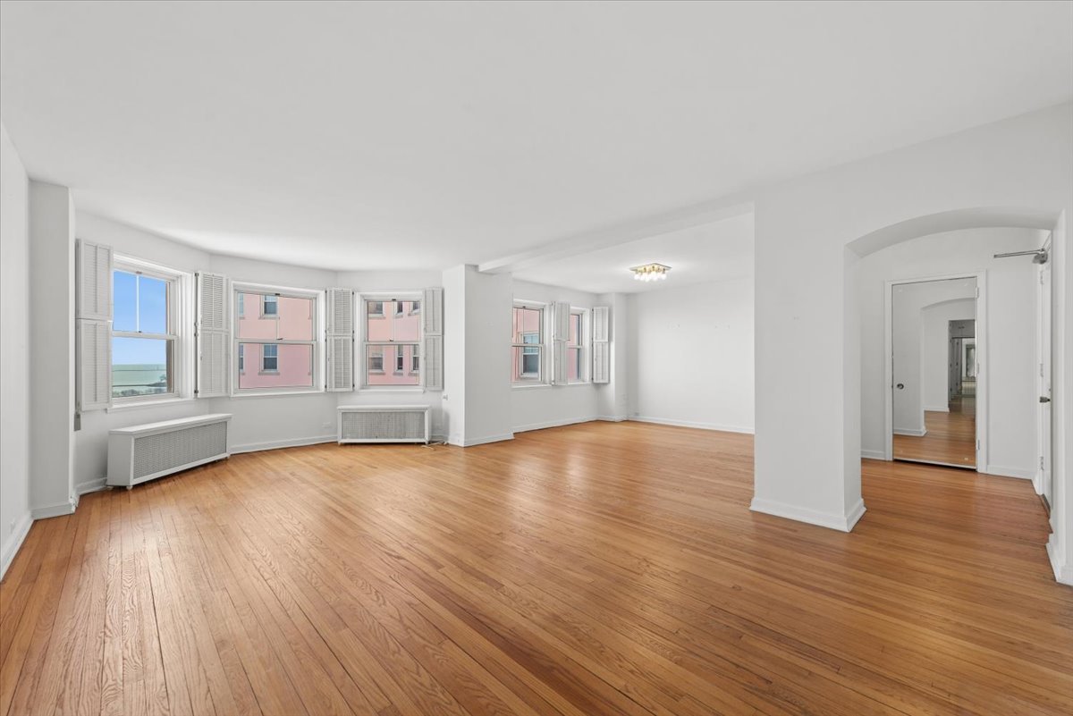 5555 N SHERIDAN Road 1017