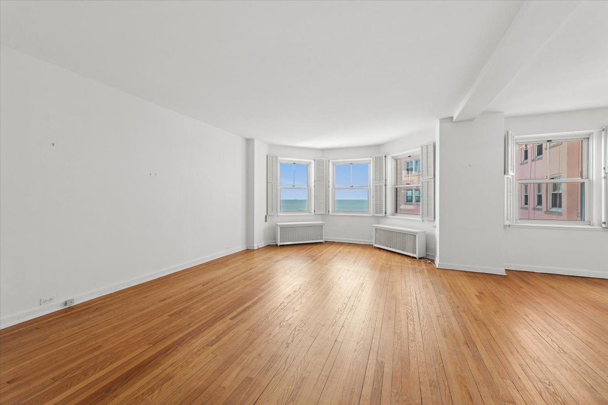 5555 N SHERIDAN Road 1017