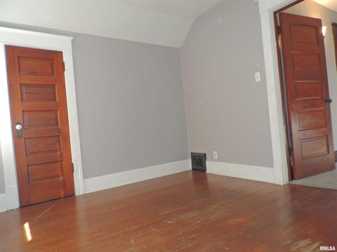 Tiny photo for 229 14TH Avenue, Moline, IL 61265 (MLS # QC4268283)