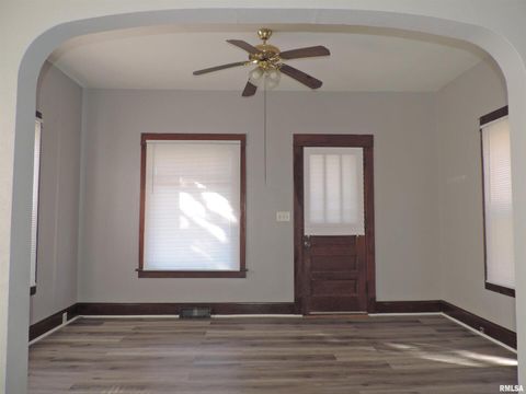 Tiny photo for 229 14TH Avenue, Moline, IL 61265 (MLS # QC4268283)