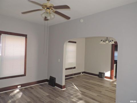 Tiny photo for 229 14TH Avenue, Moline, IL 61265 (MLS # QC4268283)