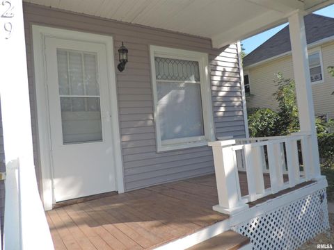 Tiny photo for 229 14TH Avenue, Moline, IL 61265 (MLS # QC4268283)