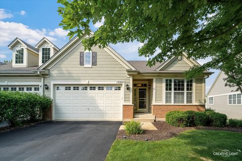 1920 Glenwood Circle B Sugar Grove IL 60554