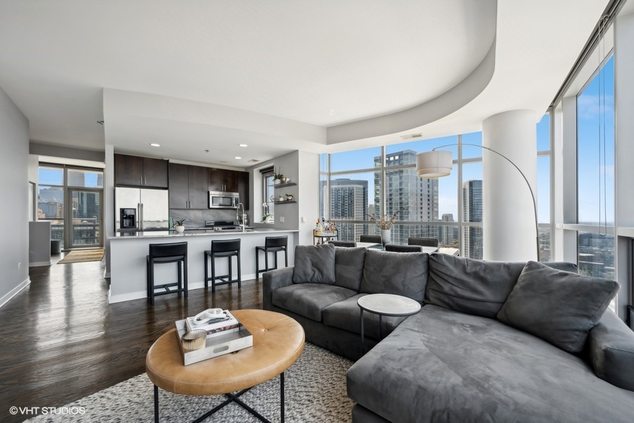 303 W OHIO Street 3107