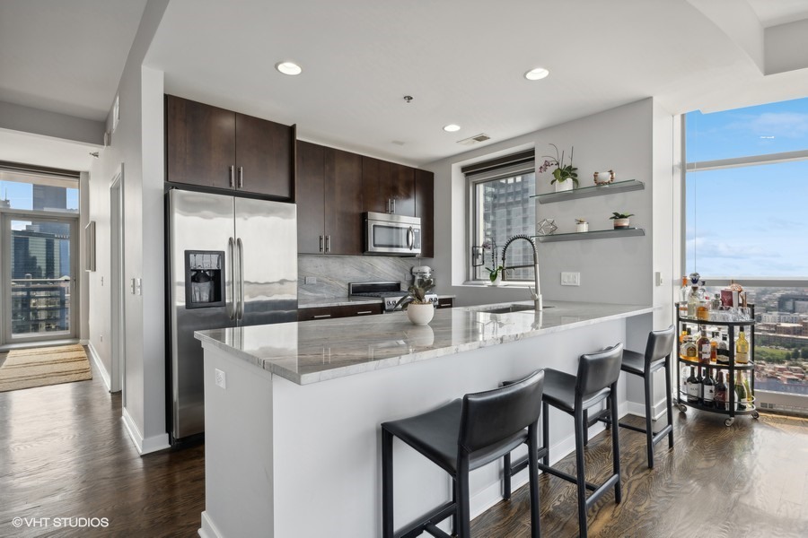 303 W OHIO Street 3107