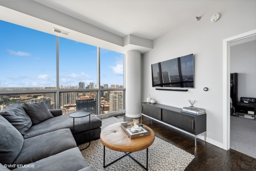 303 W OHIO Street 3107