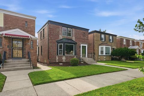 Tiny photo for 10516 S King Drive, Chicago, IL 60628 (MLS # 12688134)