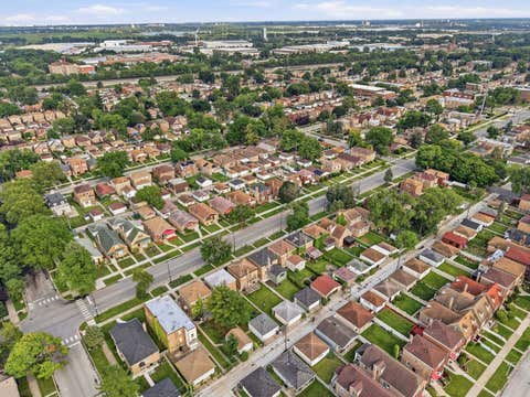 Tiny photo for 10516 S King Drive, Chicago, IL 60628 (MLS # 12688134)
