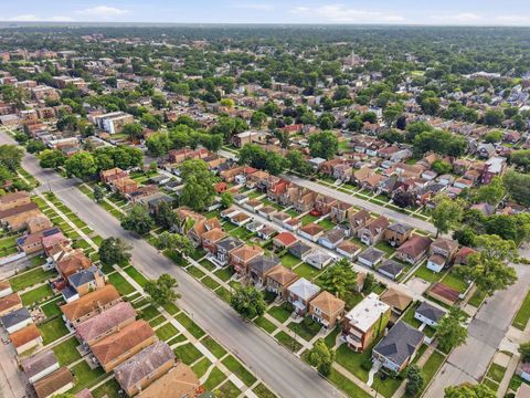 Tiny photo for 10516 S King Drive, Chicago, IL 60628 (MLS # 12688134)