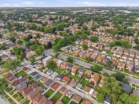 Tiny photo for 10516 S King Drive, Chicago, IL 60628 (MLS # 12688134)