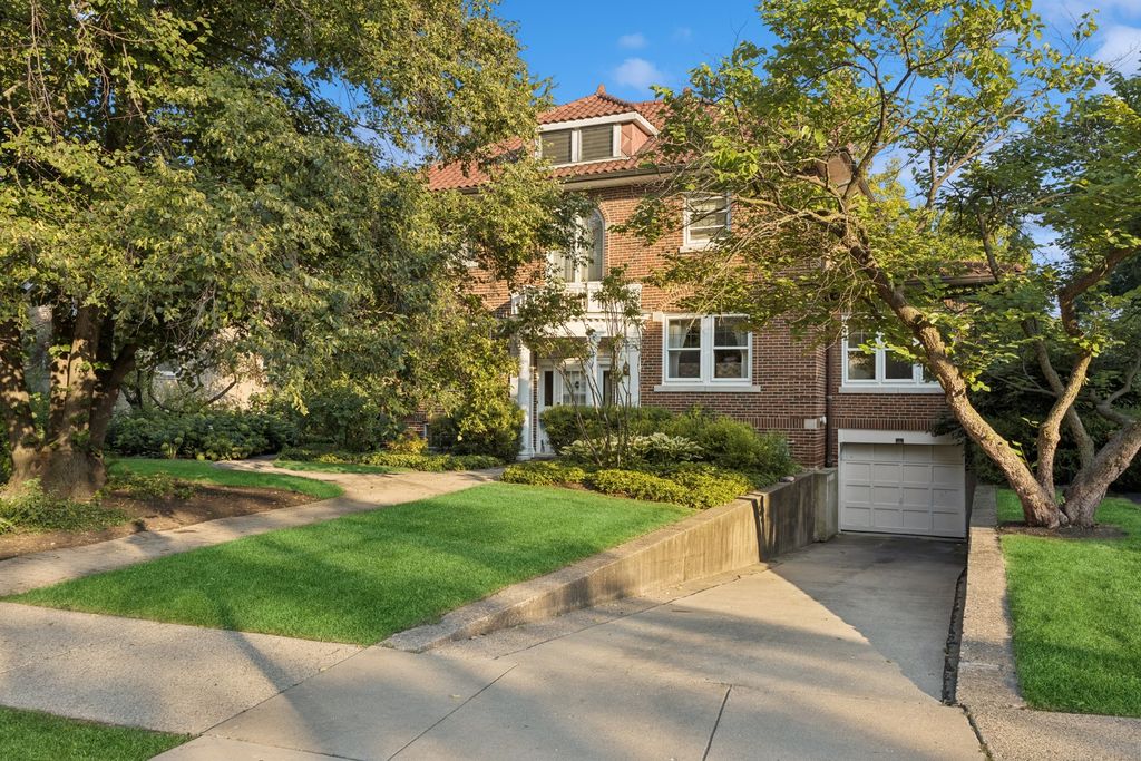 Photo for 339 Eastgrove Road, Riverside, IL 60546 (MLS # 12448187)