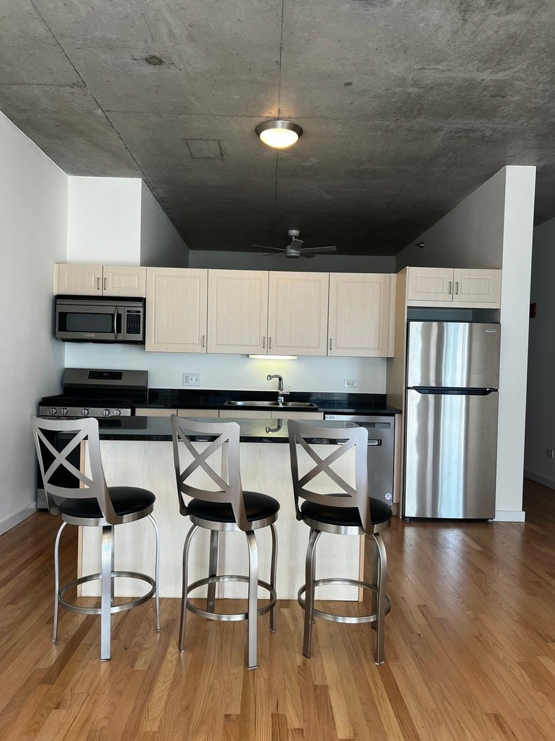1720 S Michigan Avenue 803