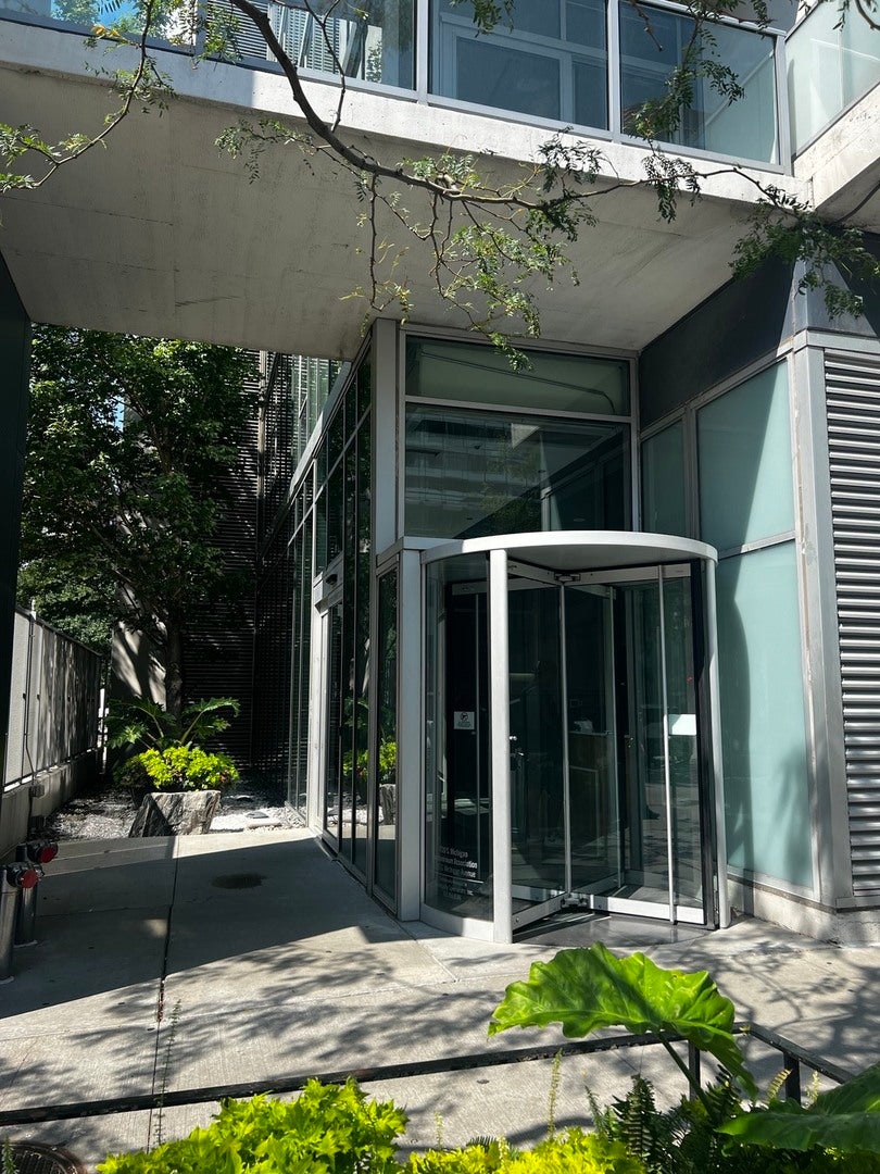 1720 S Michigan Avenue 803