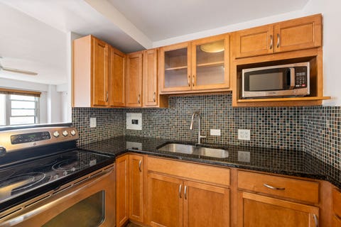 Tiny photo for 2909 N Sheridan Road #1703, Chicago, IL 60657 (MLS # 12736627)