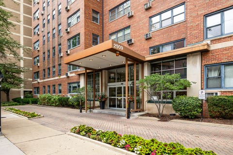 Tiny photo for 2909 N Sheridan Road #1703, Chicago, IL 60657 (MLS # 12736627)