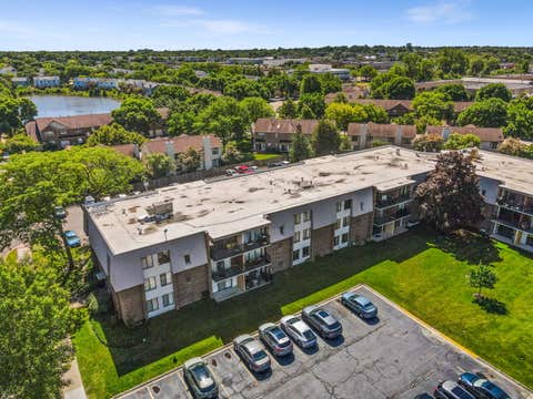 Tiny photo for 924 S Lake Court #105, Westmont, IL 60559 (MLS # 12738551)