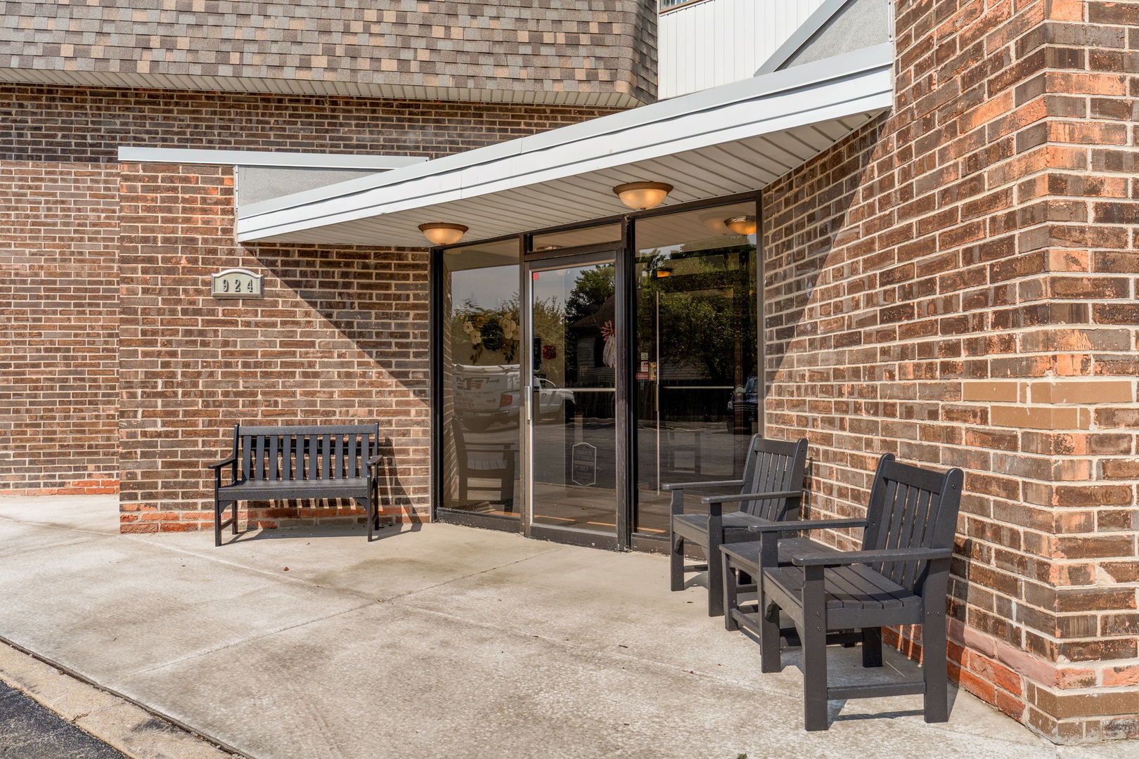 924 S Lake Court 105