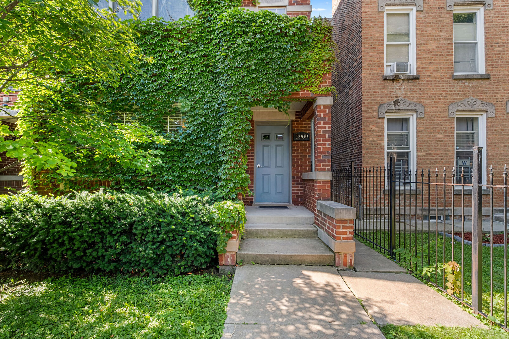 2909 W Fulton Street 1