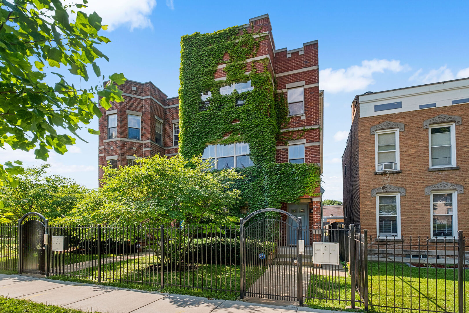 2909 W Fulton Street 1