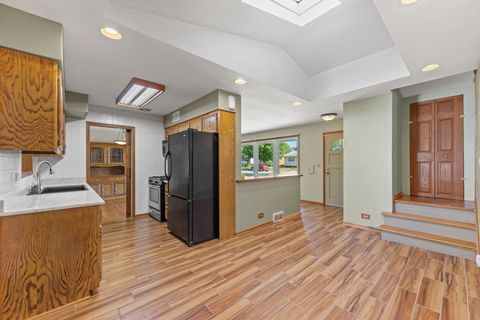 Tiny photo for 616 S Ahrens Avenue, Lombard, IL 60148 (MLS # 12482311)