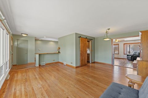 Tiny photo for 616 S Ahrens Avenue, Lombard, IL 60148 (MLS # 12482311)